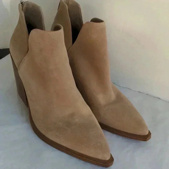 Vince Camuto GIGIETTA 10M/42 - Picture 1 of 9